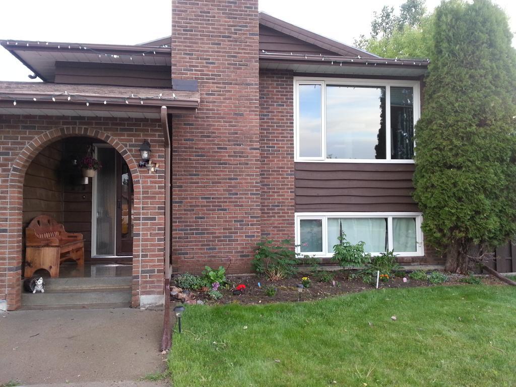 Newly Renovated Basement Suite! Lethbridge Exteriér fotografie